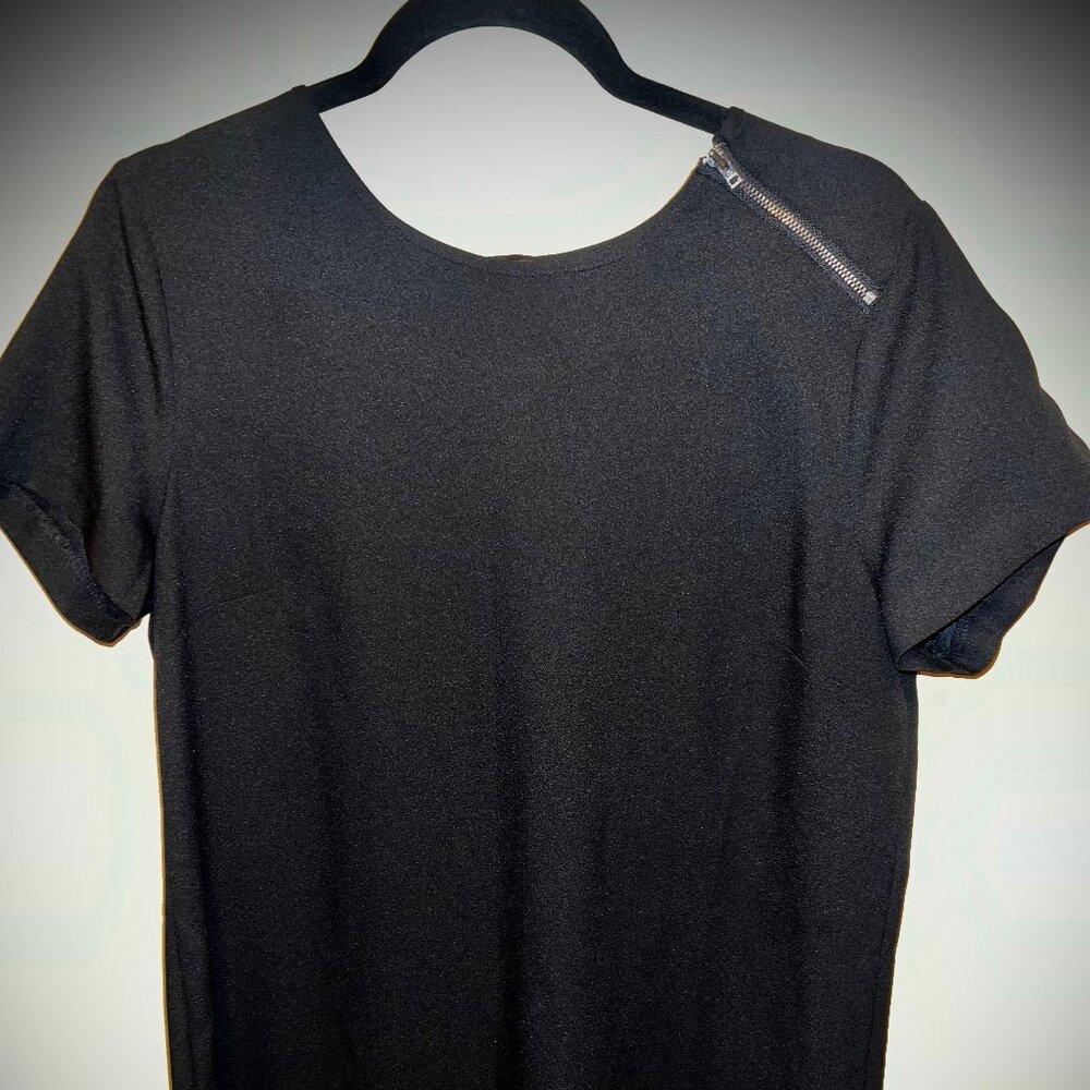 Banana Republic Classic Black Dress w/ Pleated Back Size Medium